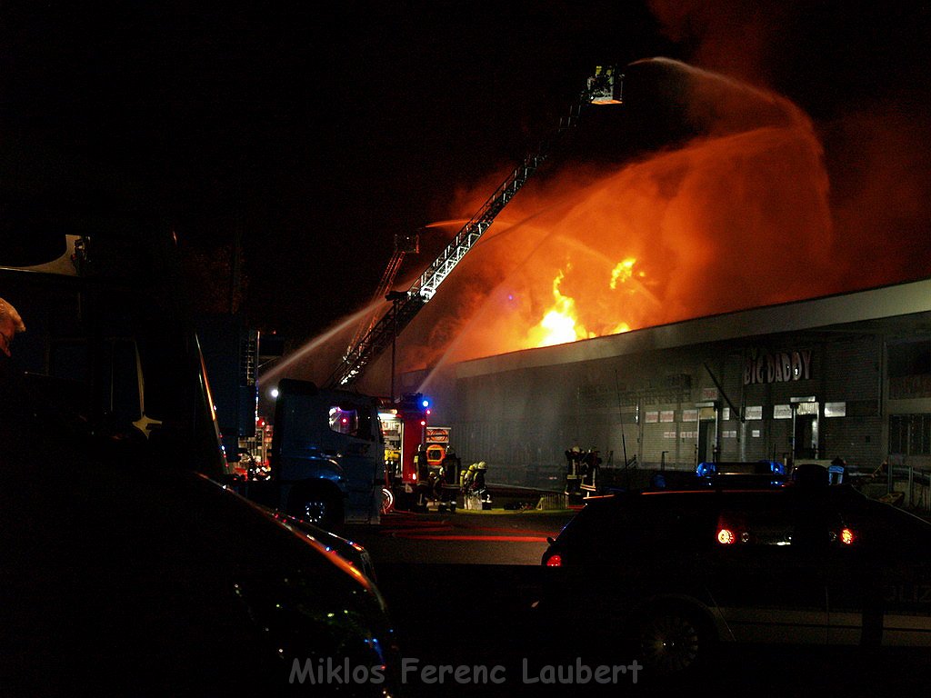 Grossbrand Halle auf dem Grossmarkt Koeln P516.JPG